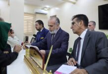 مدير عام الدائرة القانونية يستقبل المراجعين في الاستعلامات