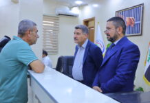 مدير عام الدائرة الاقتصادية والاستثمار يتابع طلبات المواطنين ويوجّه بتسهيل الإجراءات