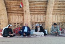 وفد من مديرية سجناء ذي قار يزور عائلة متضررة تضم ثلاثة معتقلين فاقدي البصر