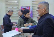 مدير عام دائرة العلاقات والاعلام يتابع طلبات المواطنين في الاستعلامات