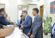 مدير عام الدائرة الاقتصادية يستقبل المواطنين في الاستعلامات