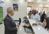معاون مدير عام الدائرة الإدارية والمالية يستقبل المراجعين في الاستعلامات
